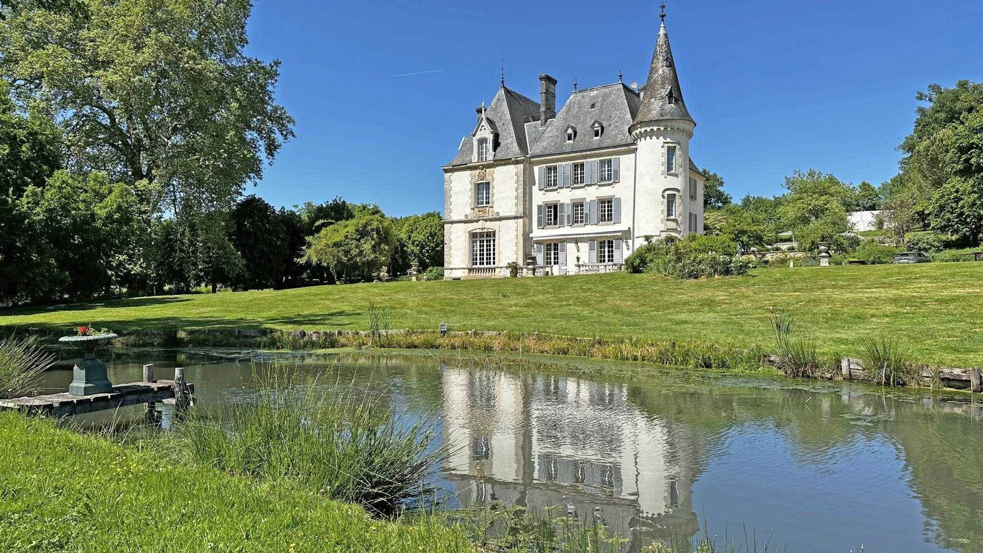 Photo de Le Château de la Chabroulie