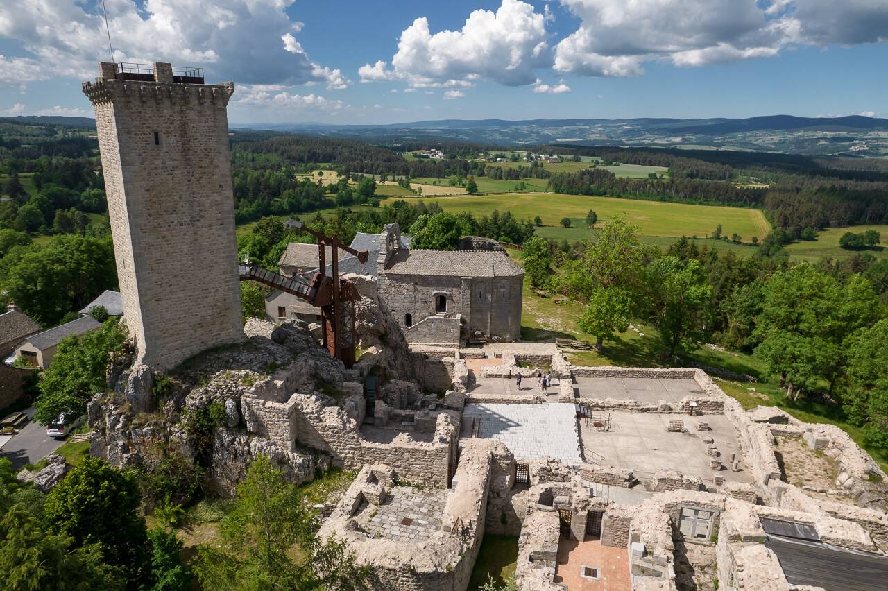 Photo de LE PANORAMA DU SITE MÉDIÉVAL D'APCHER