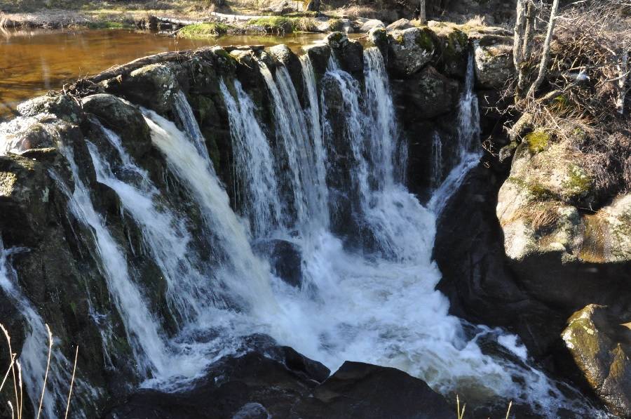 Photo de LAC DE NAUSSAC - LA CASCADE DU DONOZAU