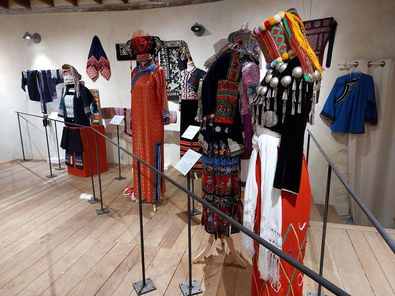 Musée des costumes et parures du monde