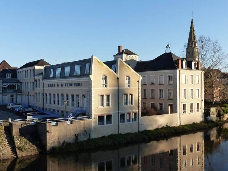 Musée de la chemiserie et de l'élégance masculine et son jardin textile
